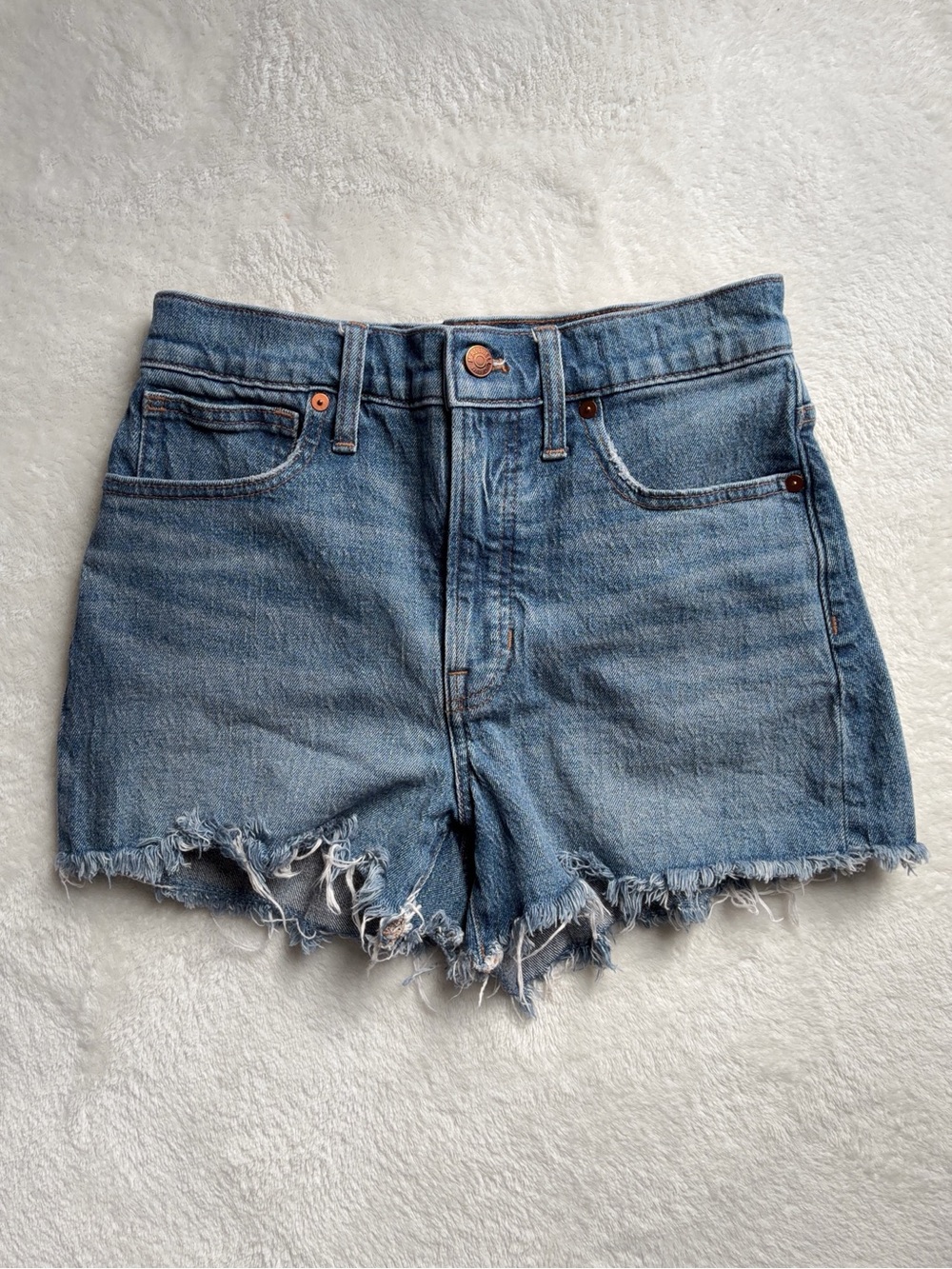Madewell Demin Shorts
Frayed Hem Women's Shorts - Blue